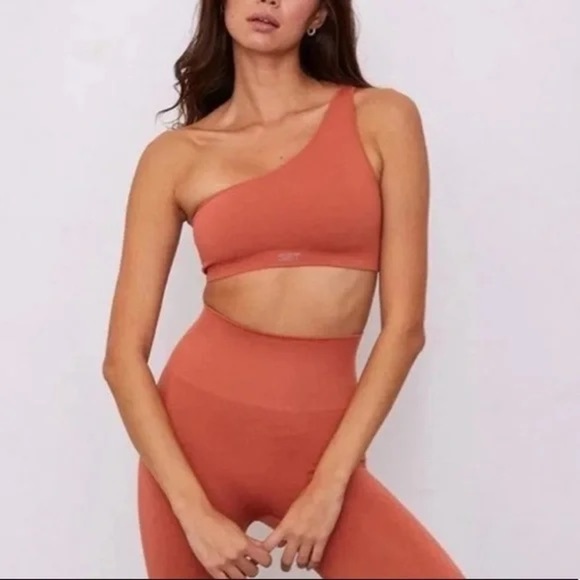 Set Active SCULPTFLEX POWER SHOULDER BRA and Power Leggings in Orange - Picture 2 of 15